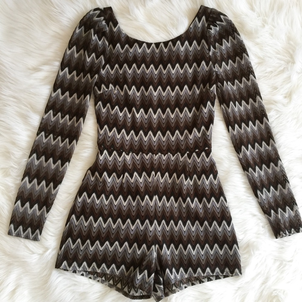 AKIRA Black Label Long Sleeve Shorts Romper - Picture 2 of 8